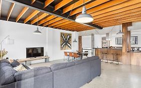Stunning Warehouse Pad - Moments From The Waterfront